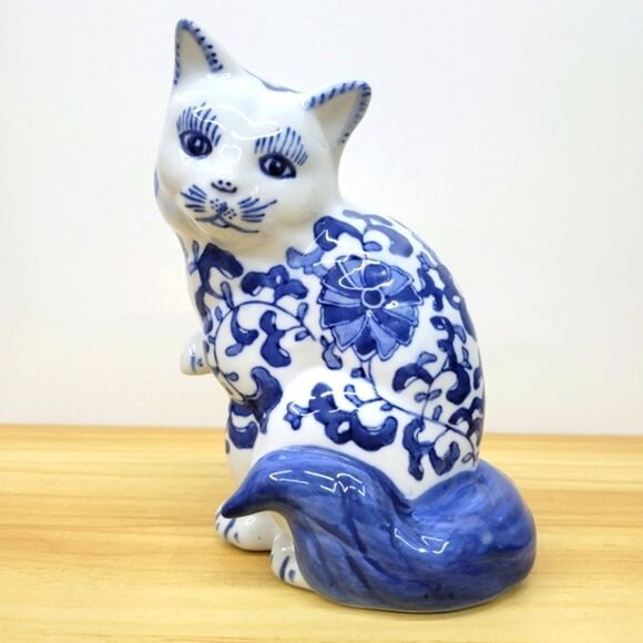 Blue and White Ceramic Cat Figurine - Picture 11 of 11